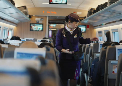 好评中国丨温暖“春运”路 浪漫家国情